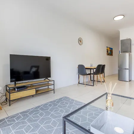 Cosy 1br With Balcony & Sofabed In By 360 Estates Apartment *