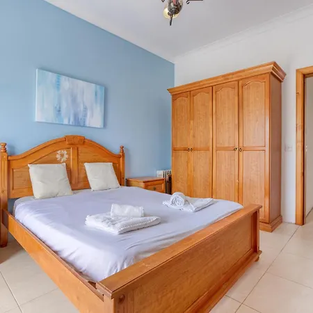 Apartment Cosy 1br With Balcony & Sofabed In By 360 Estates