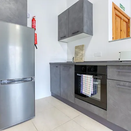 Cosy 1br With Balcony & Sofabed In By 360 Estates סליאמה