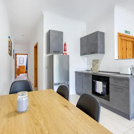 Cosy 1br With Balcony & Sofabed In By 360 Estates *