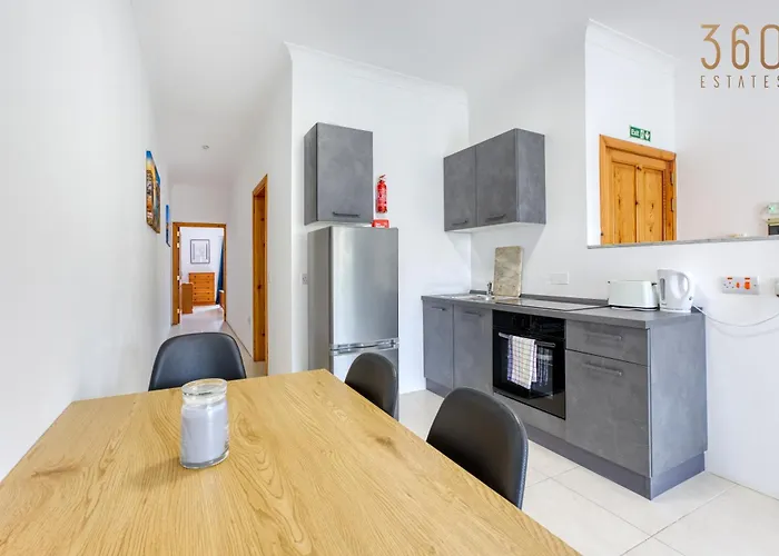 Cosy 1br With Balcony & Sofabed In By 360 Estates *